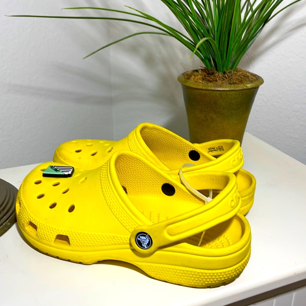 CROCS 6W, 8M  yellow